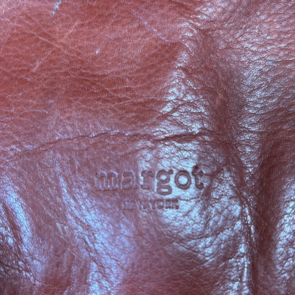 • Margot • - Picture 2 of 8